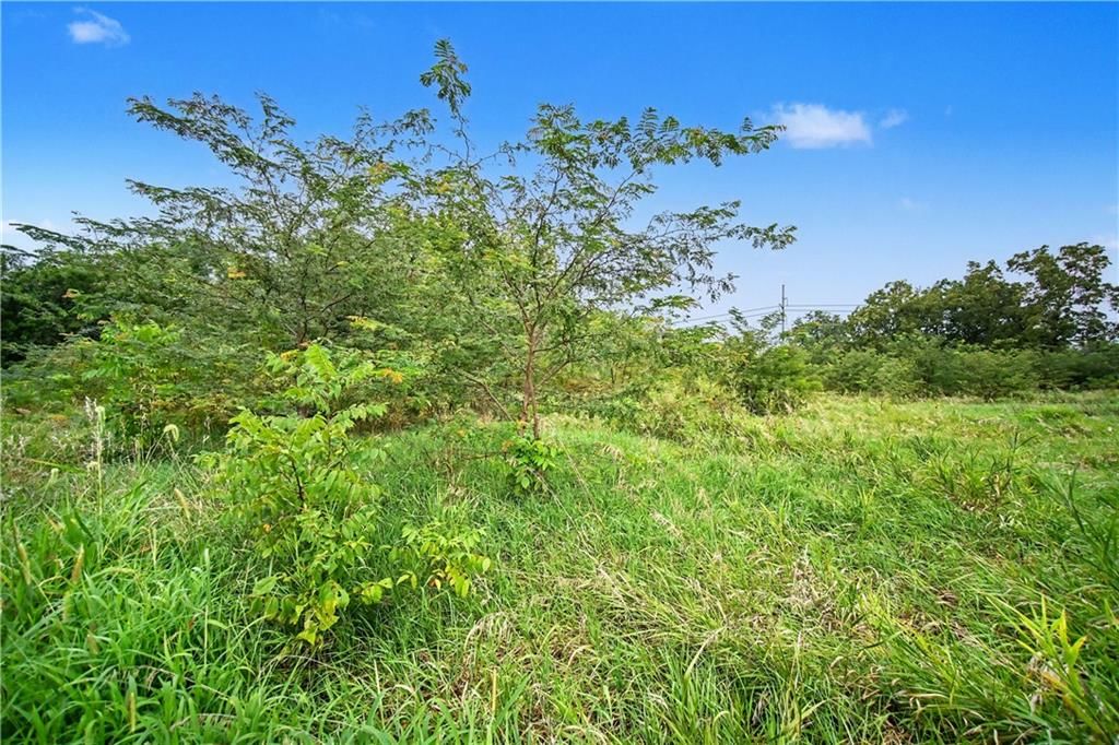 Photo 5 of 22 - 20136 Antioch Road, Bucyrus, KS 66013