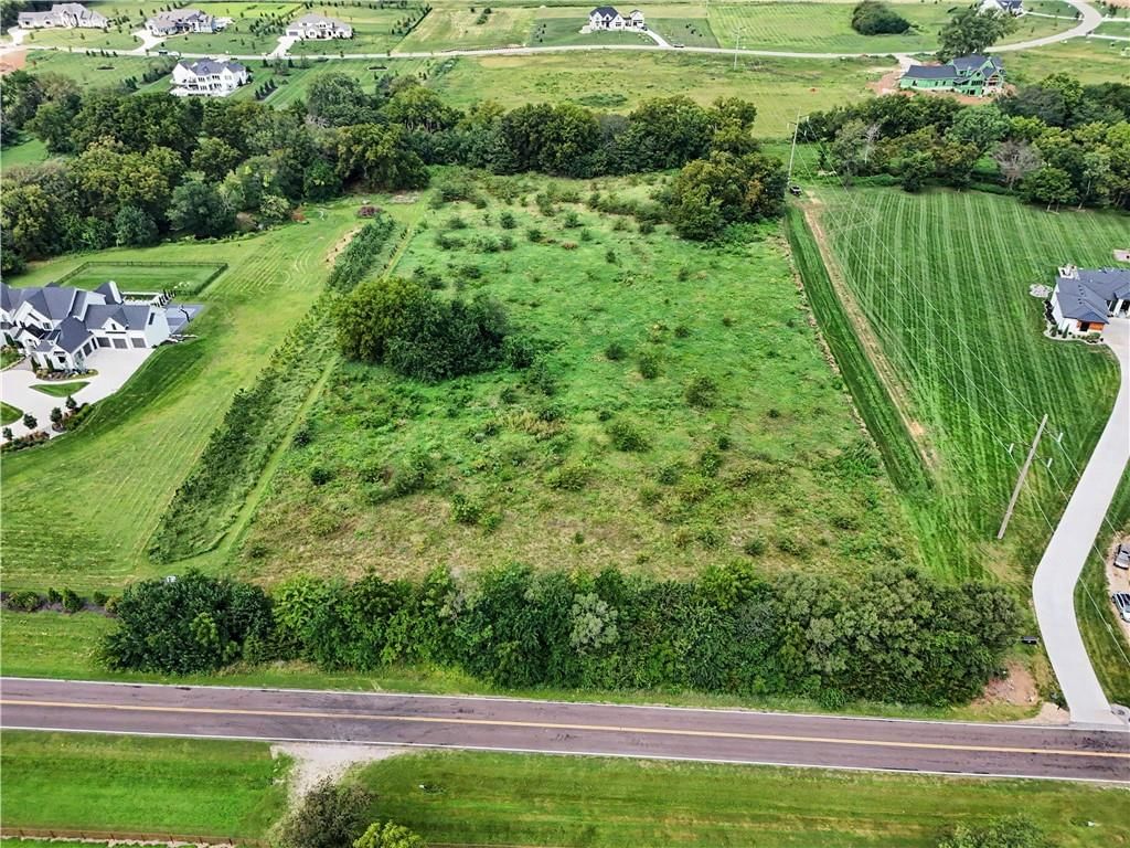 Photo 9 of 22 - 20136 Antioch Road, Bucyrus, KS 66013