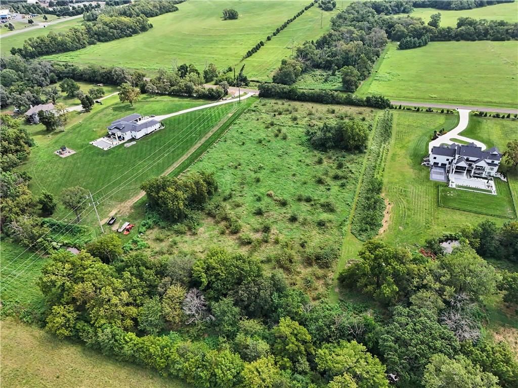 Photo 10 of 22 - 20136 Antioch Road, Bucyrus, KS 66013