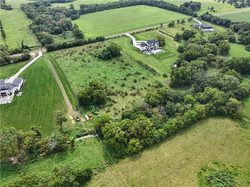 Photo 11 of 22 - 20136 Antioch Road, Bucyrus, KS 66013