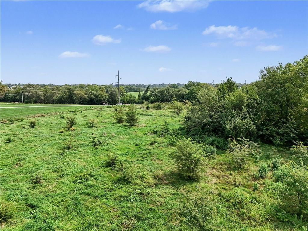 Photo 16 of 22 - 20136 Antioch Road, Bucyrus, KS 66013