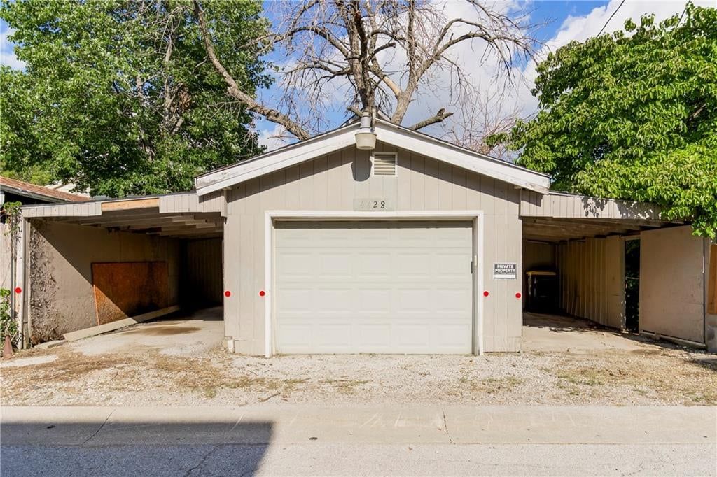 4428 Summit Street — photo 32