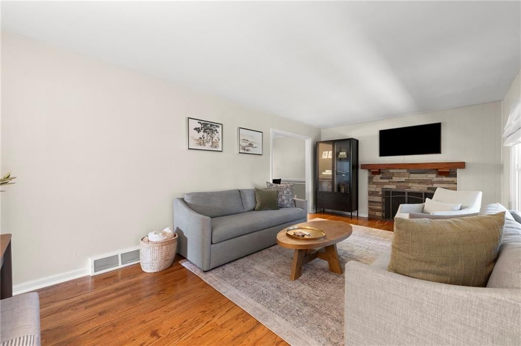 9025 Holly Street — photo 4