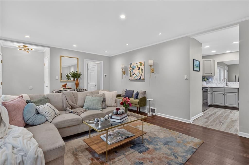 2507 W 77th Street — photo 5