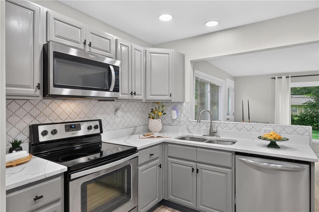 2507 W 77th Street — photo 8