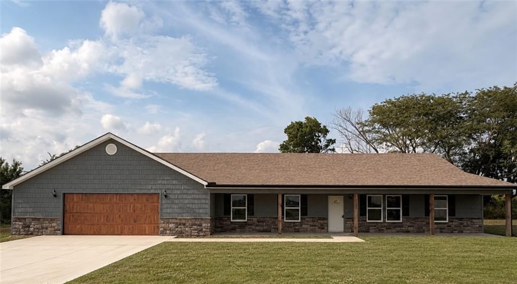 1152 Lafayette Drive — photo 1