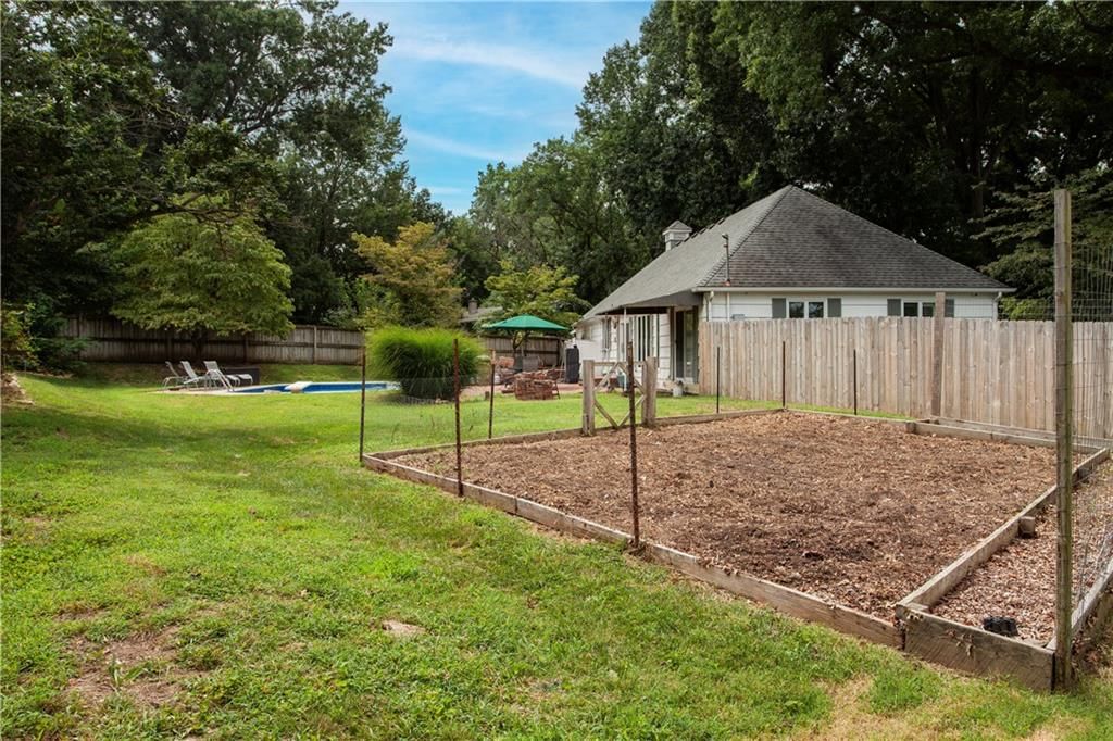 2801 S Overton Avenue — photo 8