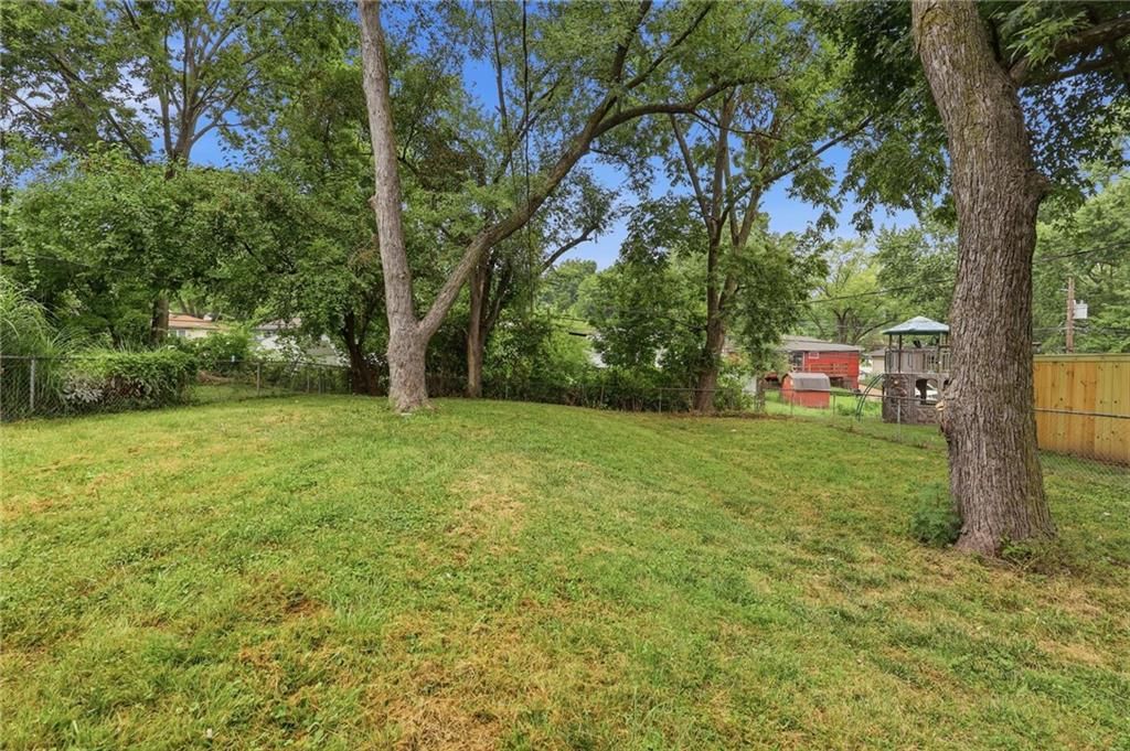 4912 N Smalley Avenue — photo 40