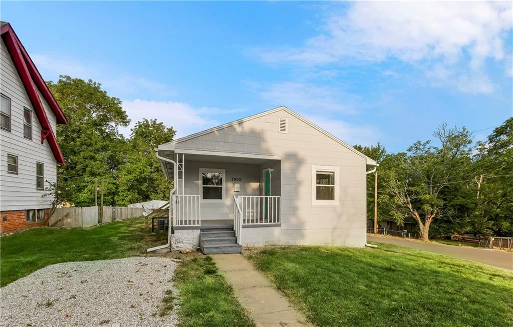 7900 CHESTNUT Avenue — photo 1