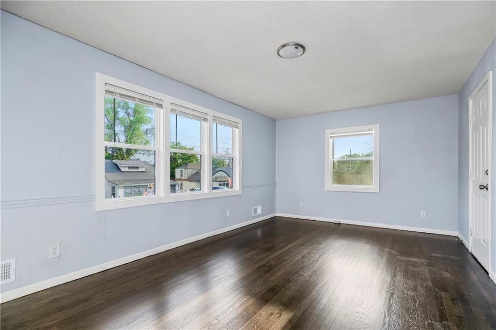 7900 CHESTNUT Avenue — photo 8