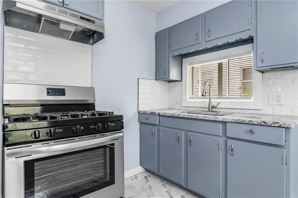 7900 CHESTNUT Avenue — photo 12
