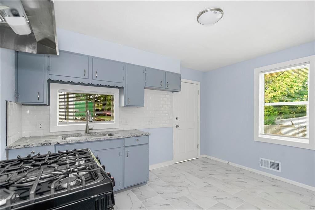7900 CHESTNUT Avenue — photo 14