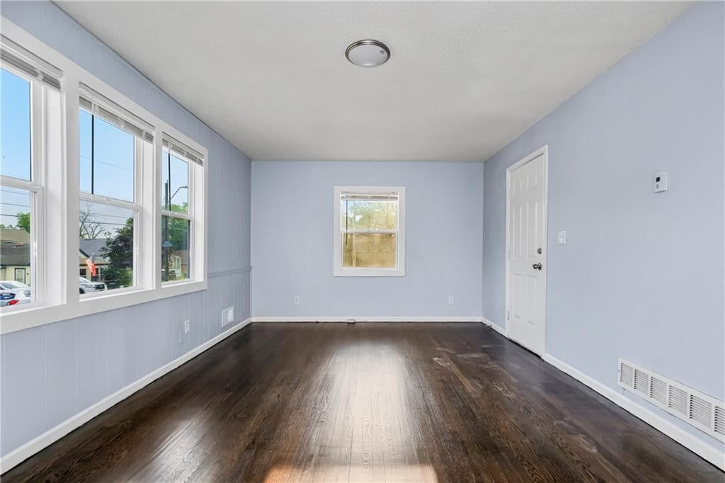 7900 CHESTNUT Avenue — photo 20