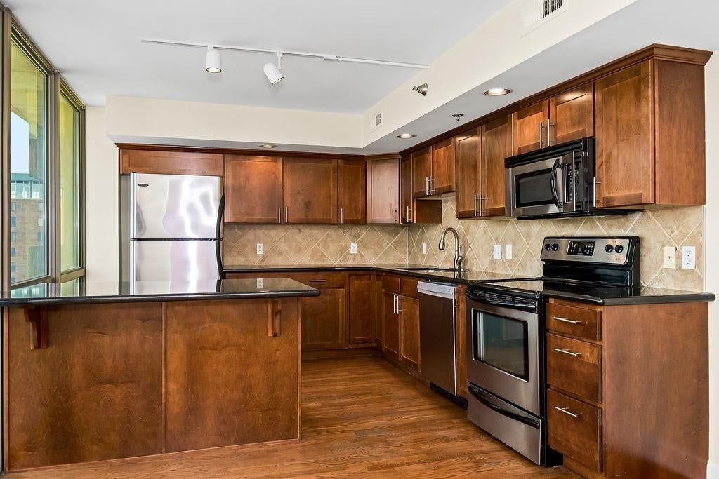 600 E Admiral Boulevard — photo 9