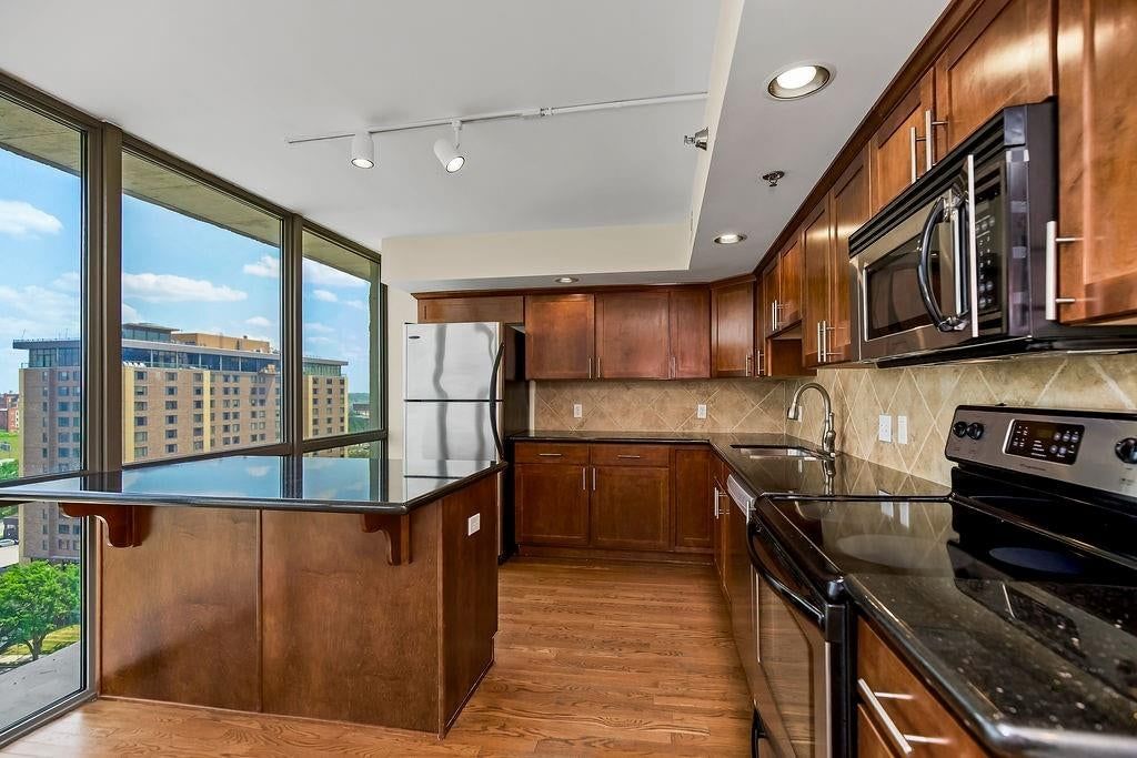 600 E Admiral Boulevard — photo 10
