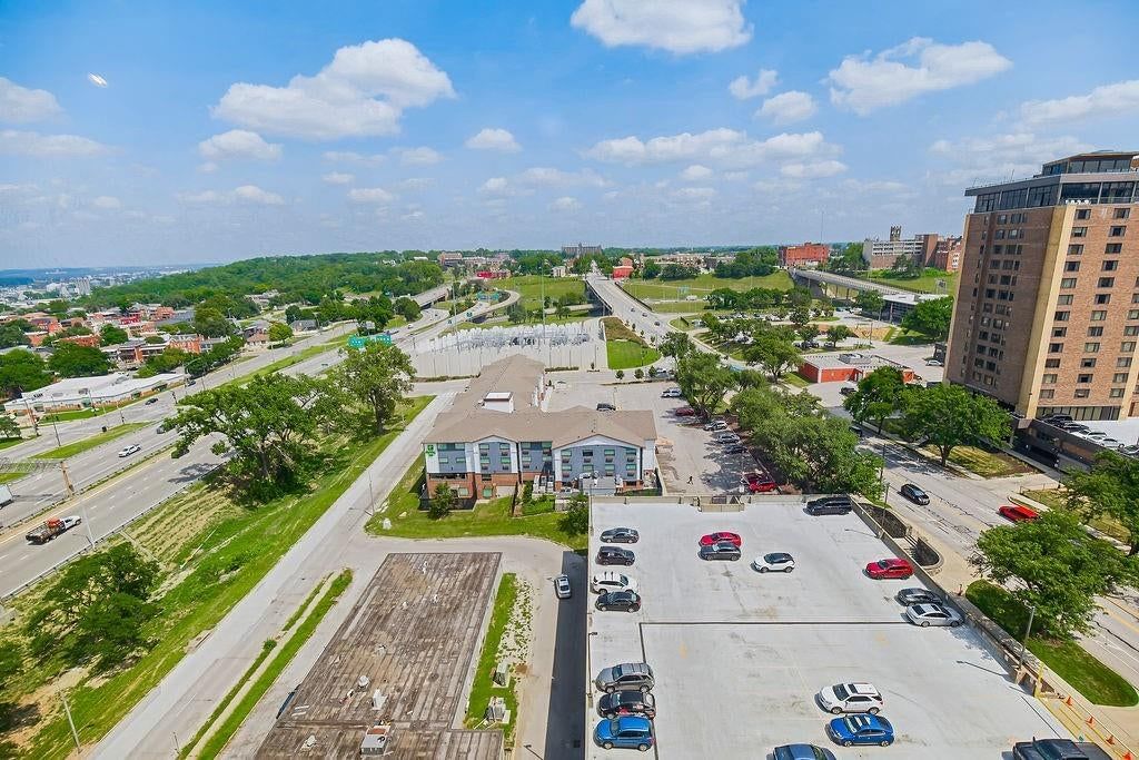600 E Admiral Boulevard — photo 20