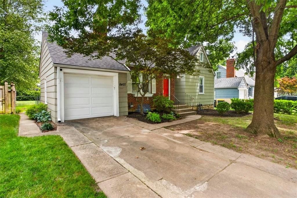 8407 Mercier Street — photo 2