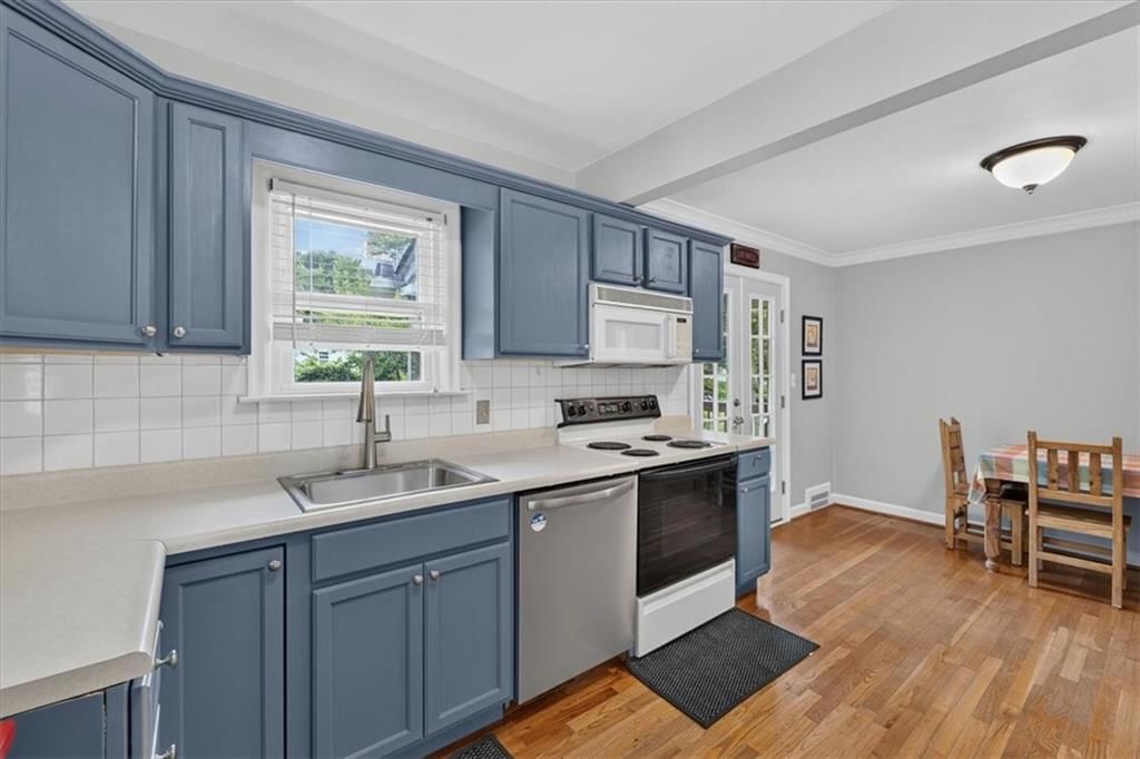 8407 Mercier Street — photo 9
