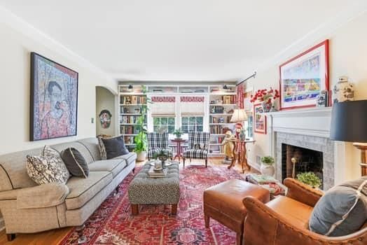 416 E 66th Terrace — photo 9
