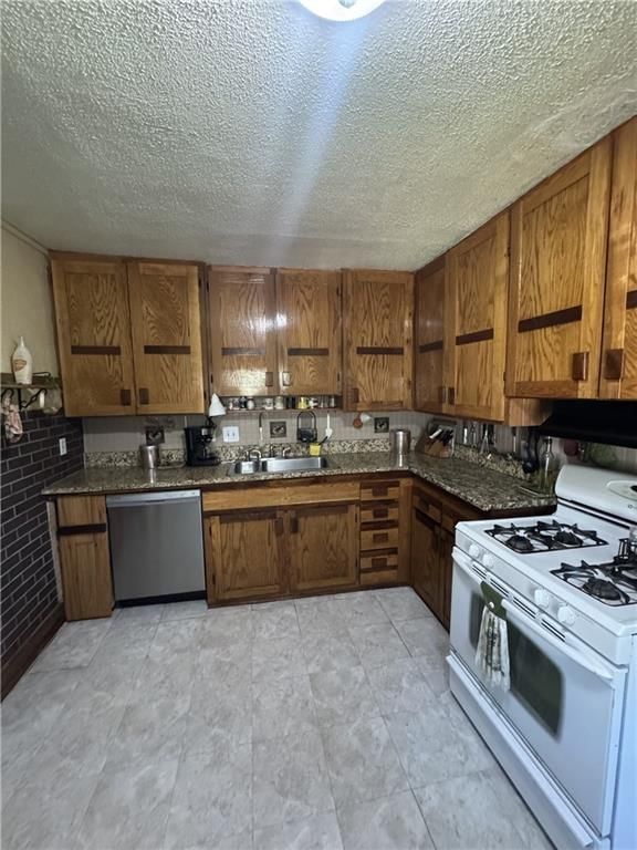 225 W Moore Street — photo 12