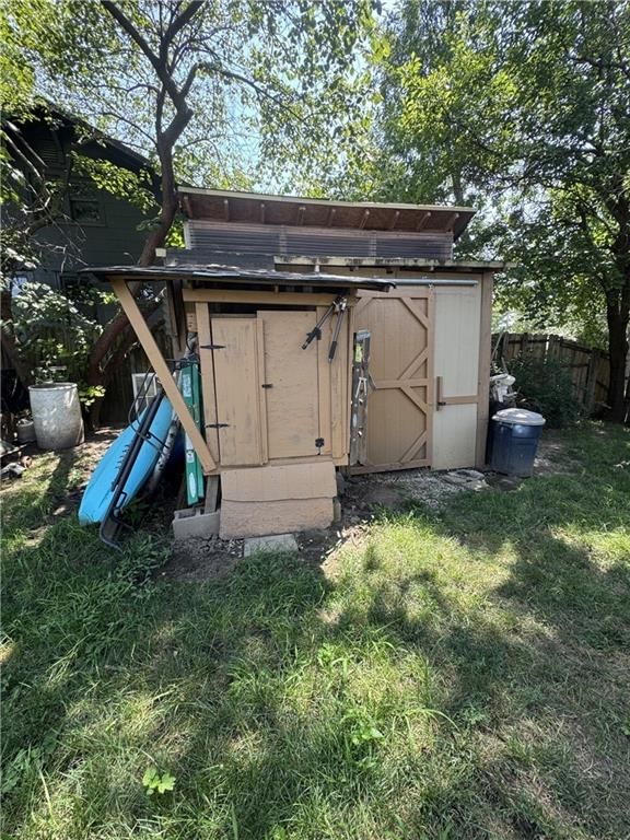225 W Moore Street — photo 23