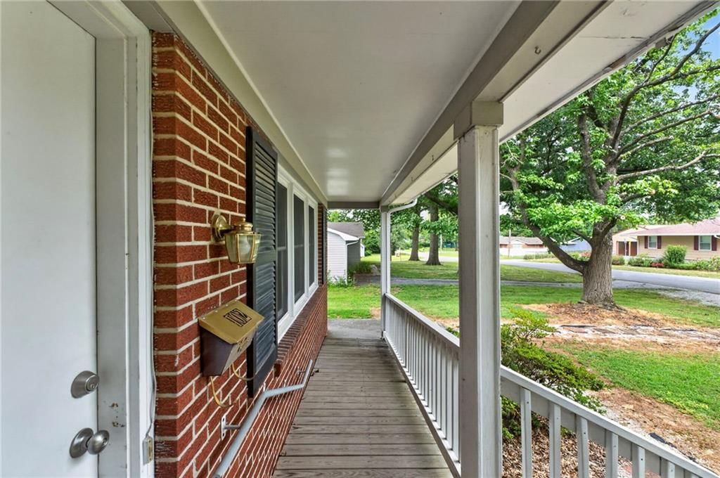 102 E Hospital Road — photo 5