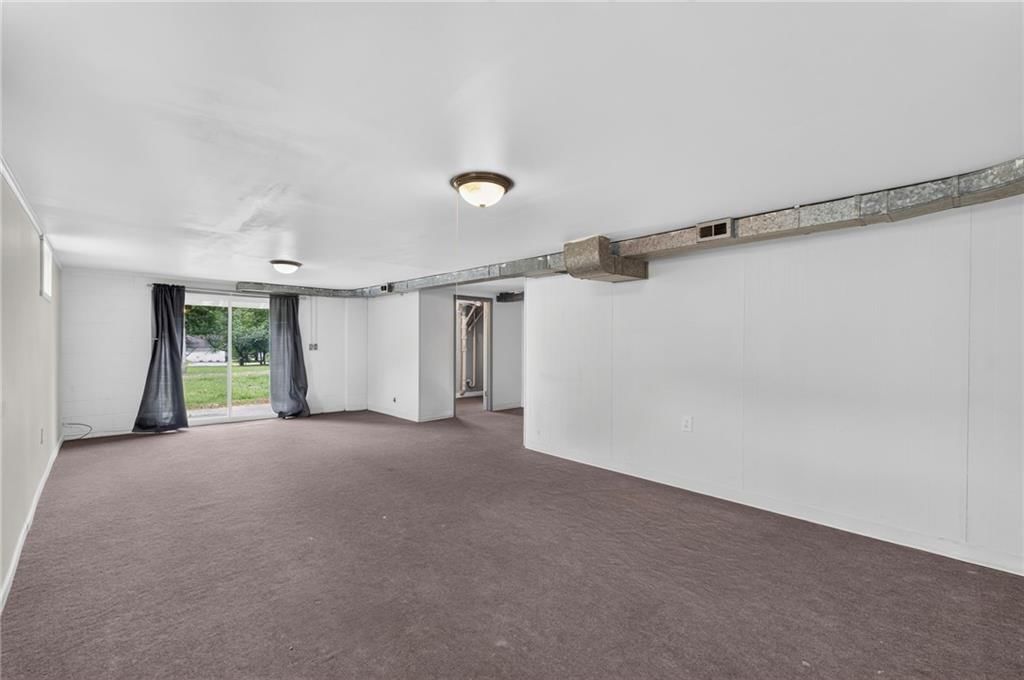 102 E Hospital Road — photo 31