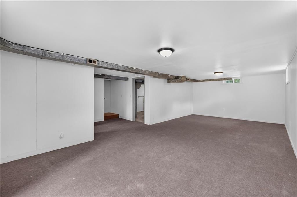 102 E Hospital Road — photo 32