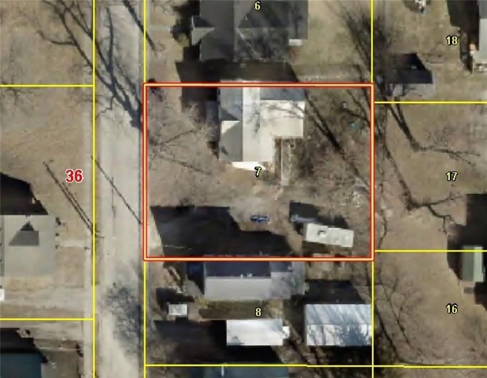 903 Woodward Street — photo 2