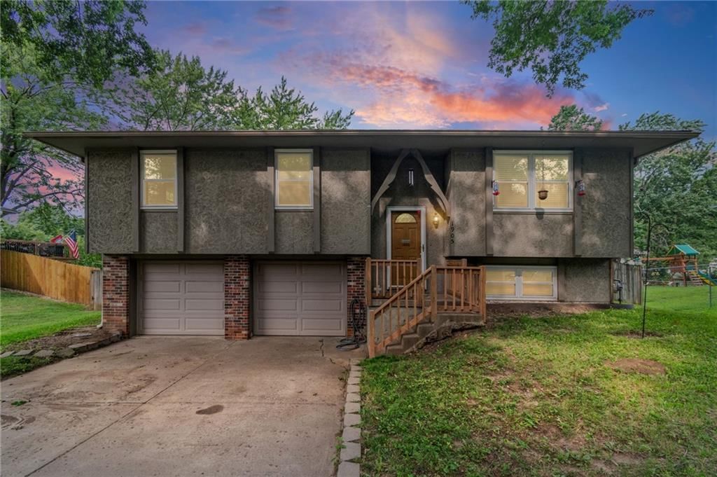 1905 S Speas Drive — photo 1