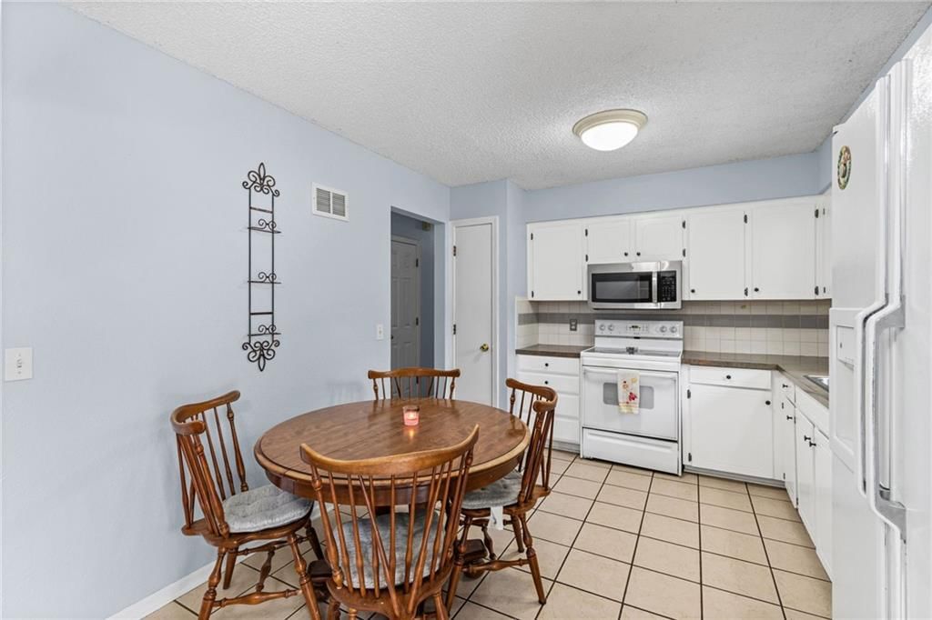 1905 S Speas Drive — photo 10