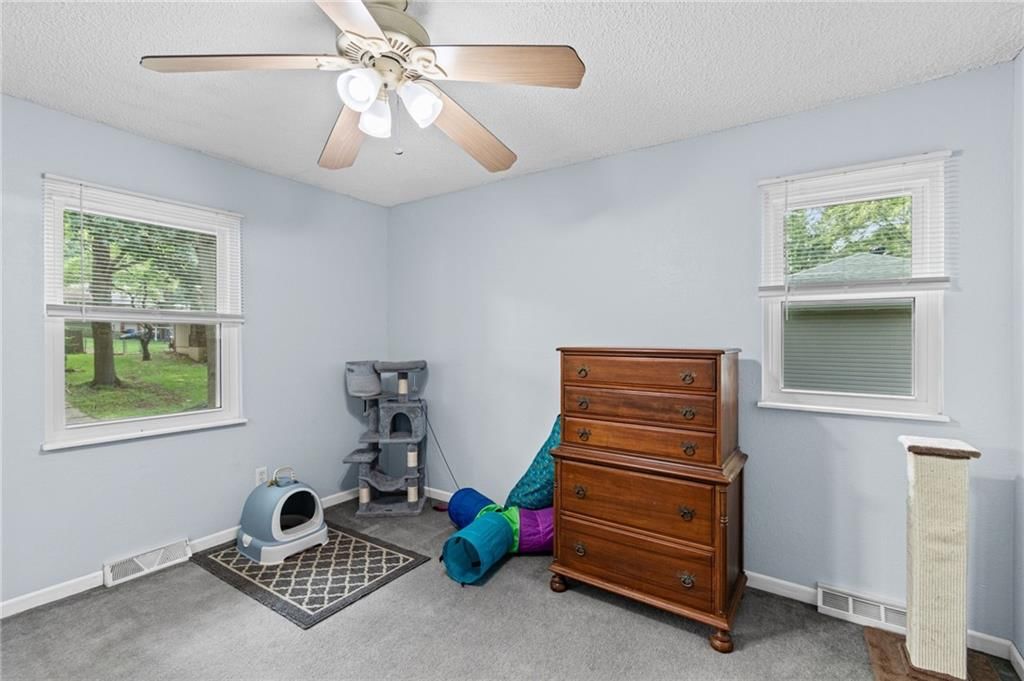 1905 S Speas Drive — photo 16
