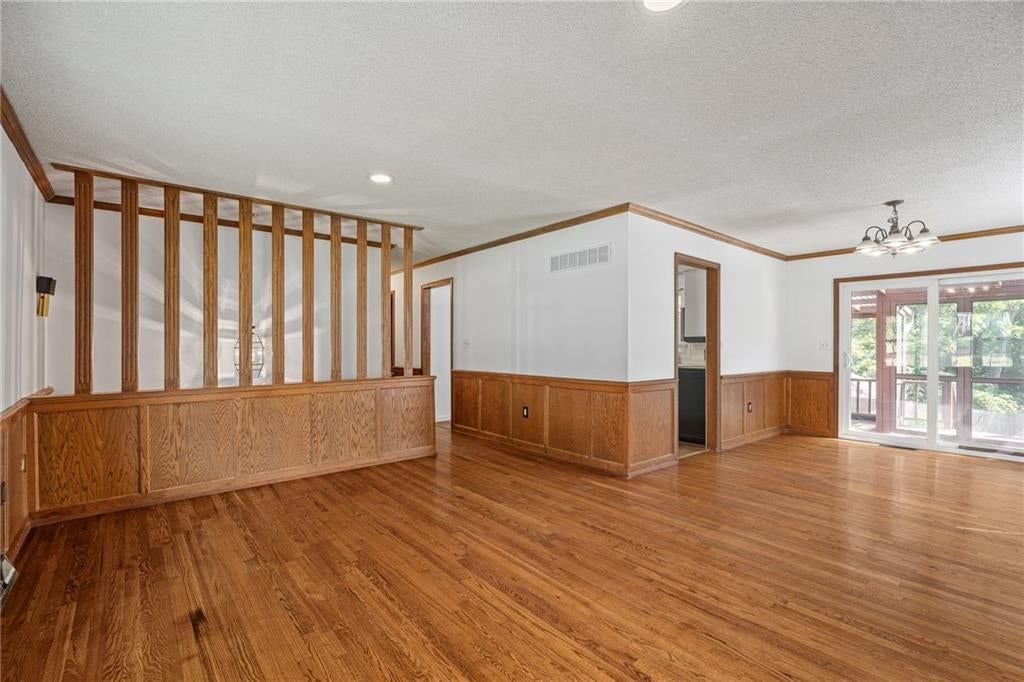 Photo 5 of 30 - 5819 Perry Lane, Merriam, KS 66203