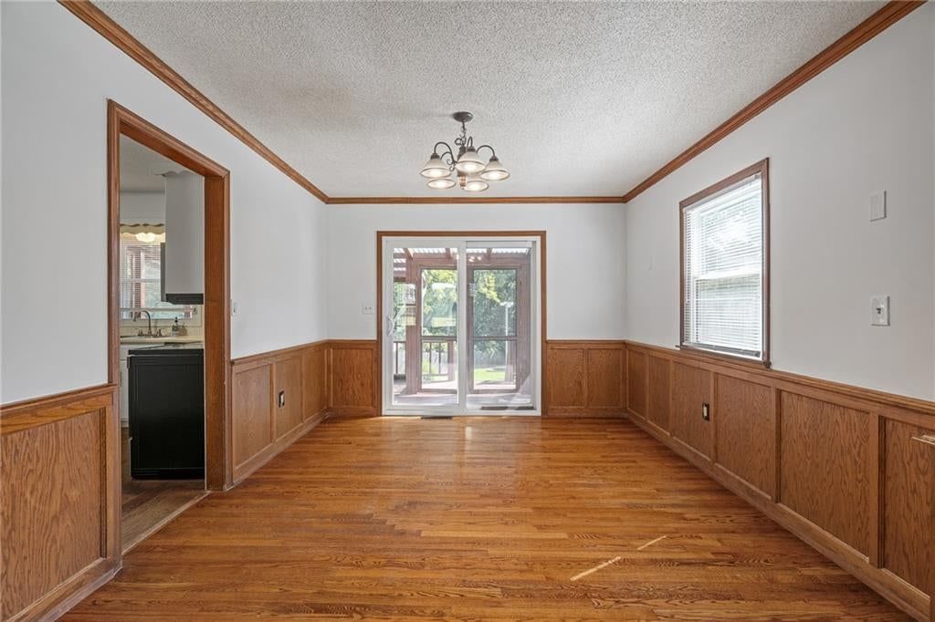 Photo 6 of 30 - 5819 Perry Lane, Merriam, KS 66203