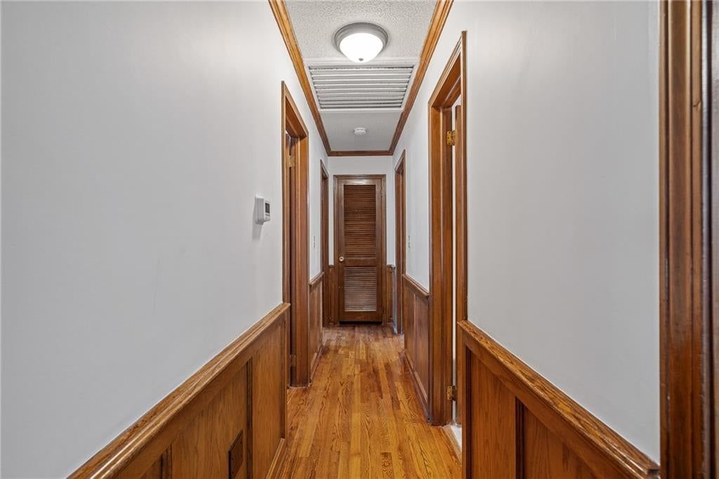 Photo 10 of 30 - 5819 Perry Lane, Merriam, KS 66203