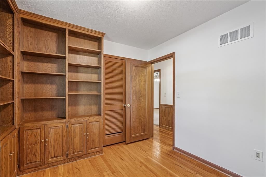 Photo 12 of 30 - 5819 Perry Lane, Merriam, KS 66203