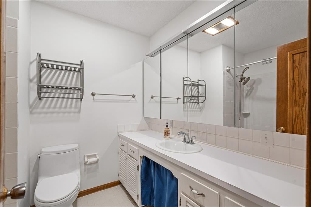 Photo 13 of 30 - 5819 Perry Lane, Merriam, KS 66203