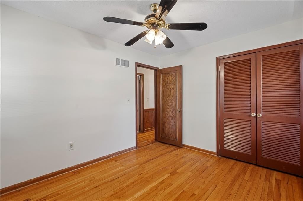 Photo 15 of 30 - 5819 Perry Lane, Merriam, KS 66203