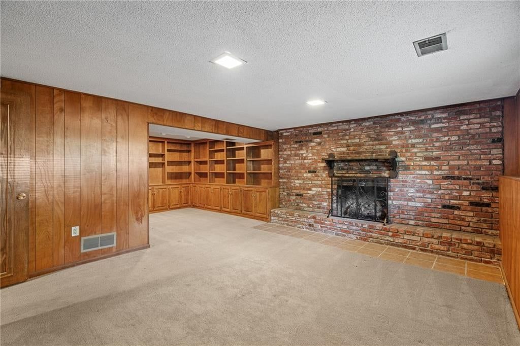 Photo 19 of 30 - 5819 Perry Lane, Merriam, KS 66203