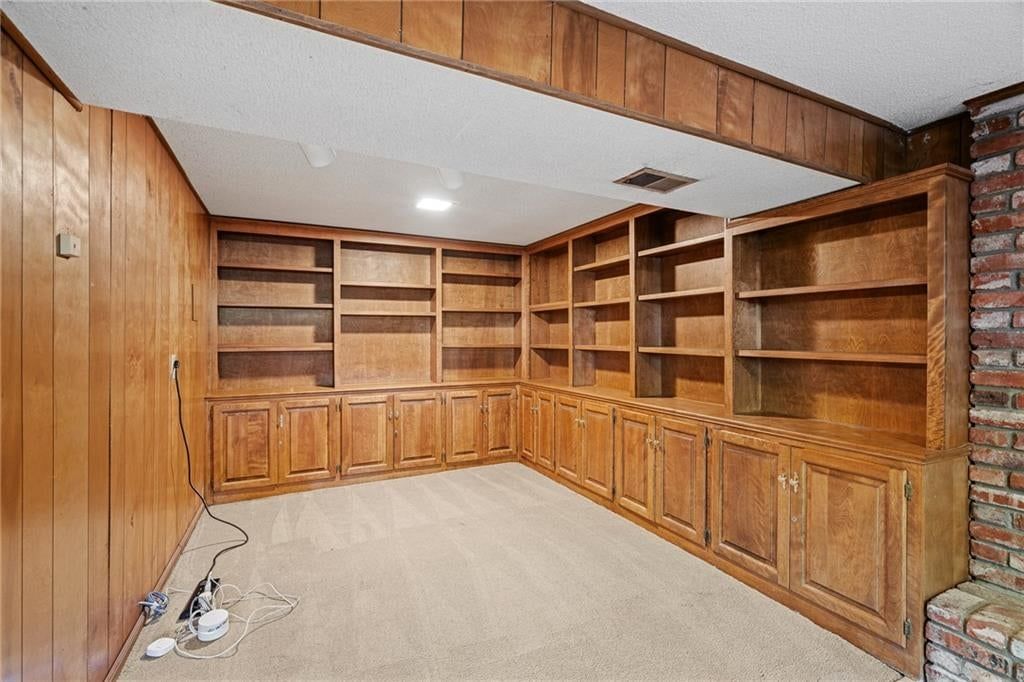 Photo 21 of 30 - 5819 Perry Lane, Merriam, KS 66203