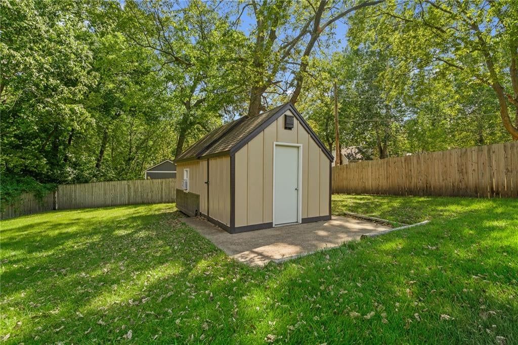 Photo 27 of 30 - 5819 Perry Lane, Merriam, KS 66203