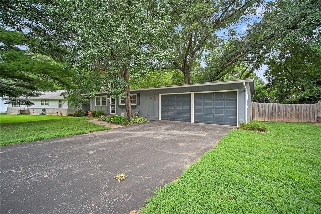 3626 N LISTER Avenue — photo 2