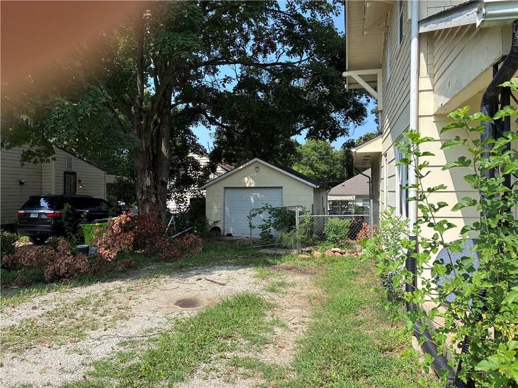 1104 S INDEPENDENCE — photo 4
