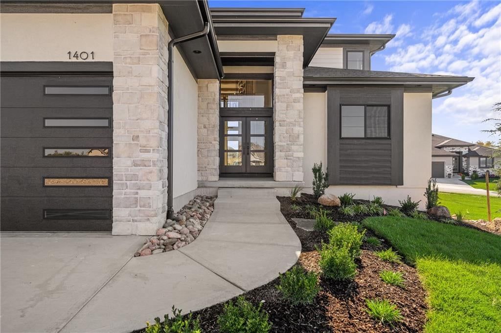 1401 Upton Court, Raymore, MO: listing photo 3