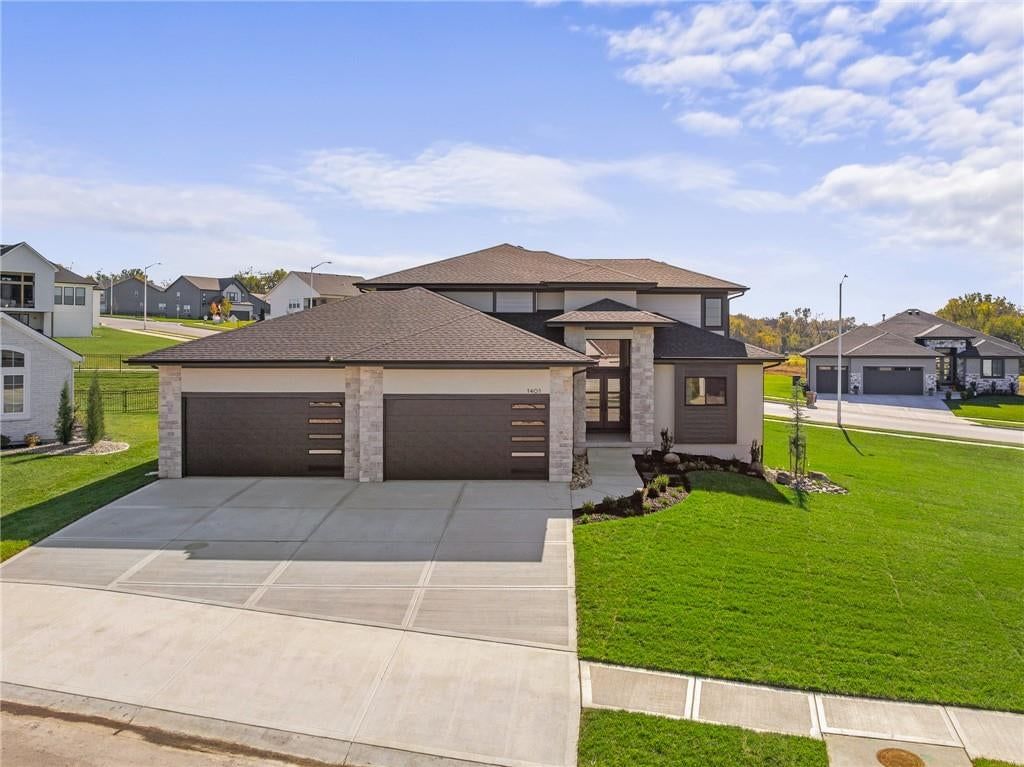 1401 Upton Court, Raymore, MO: listing photo 2