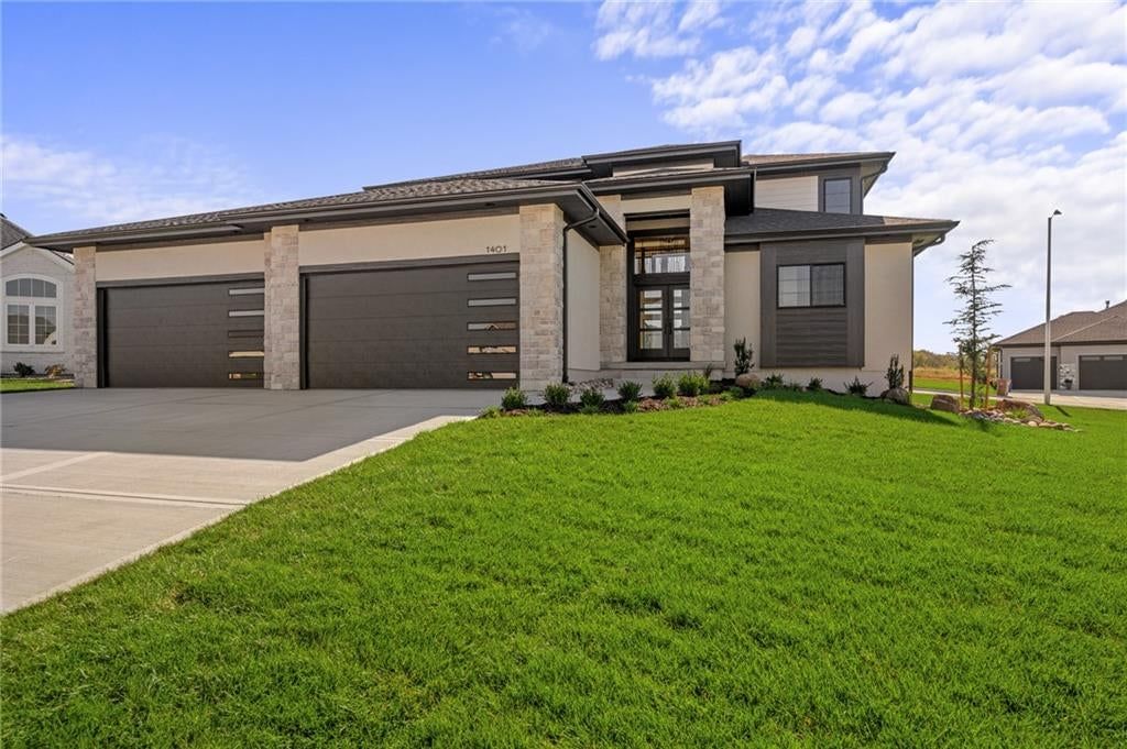 1401 Upton Court, Raymore, MO: listing photo 2