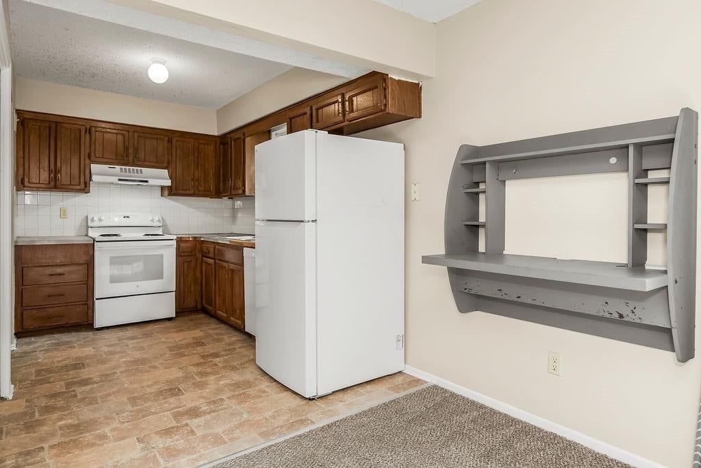 7608 & 7610 Long Avenue — photo 13