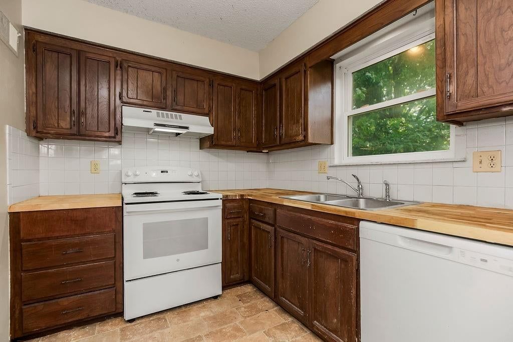 7608 & 7610 Long Avenue — photo 14