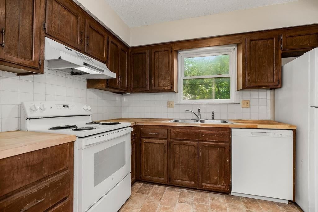 7608 & 7610 Long Avenue — photo 15