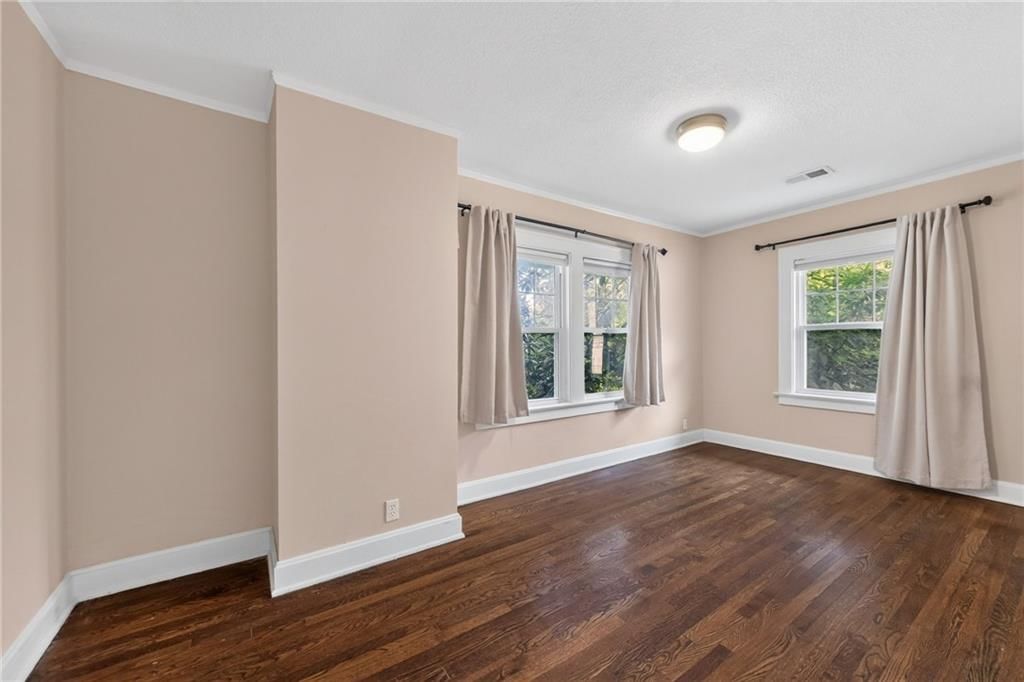 Photo 23 of 27 - 7303 Madison Avenue, Kansas City, MO 64114